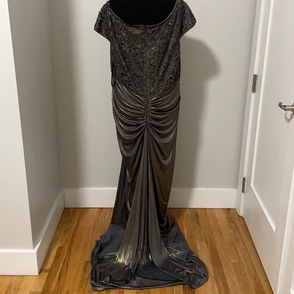 NWOT Tadashi Shoji Metallic Lace and Draped Jersey Plus 22Q Duchess Grey - Picture 7 of 7